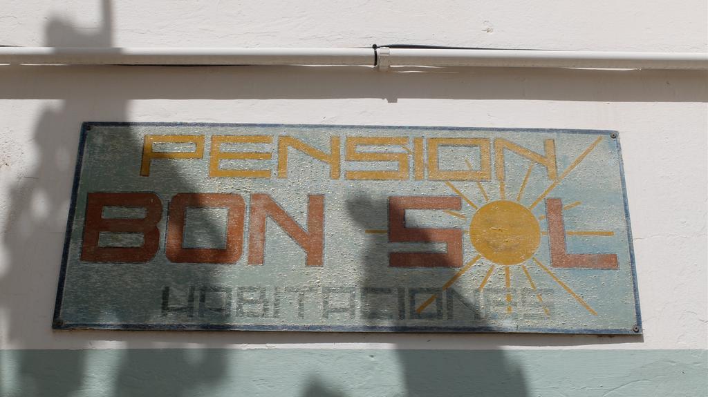Hostal Bon Sol San Ferrán de ses Roques Esterno foto