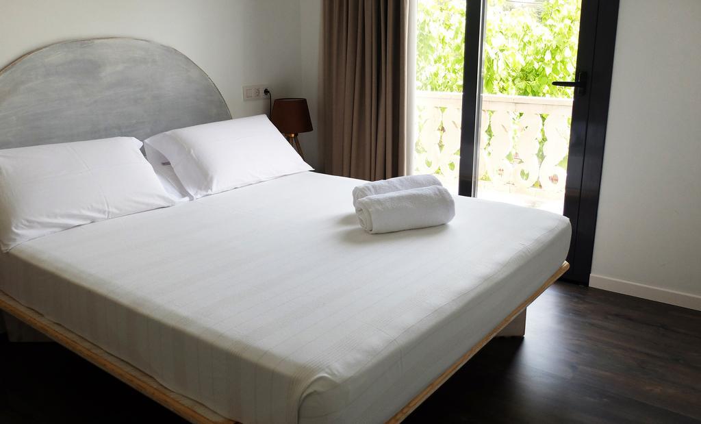 Hostal Bon Sol San Ferrán de ses Roques Esterno foto